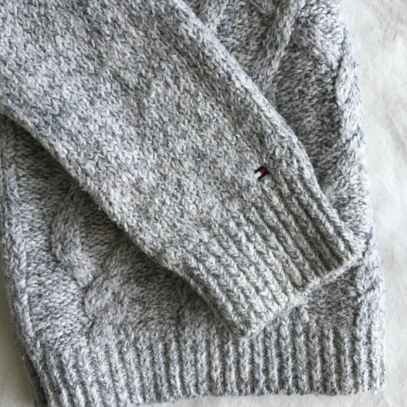 Tommy Hilfilger Cable Knit Sweater - Picture 5 of 7